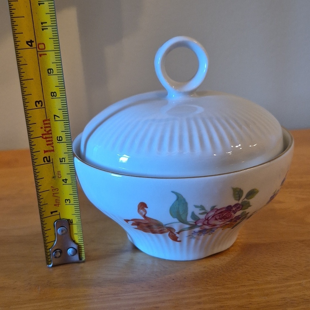STIPO DOROHOI White Porcelain Floral Lidded Sugar Bowl - Picture 12 of 15